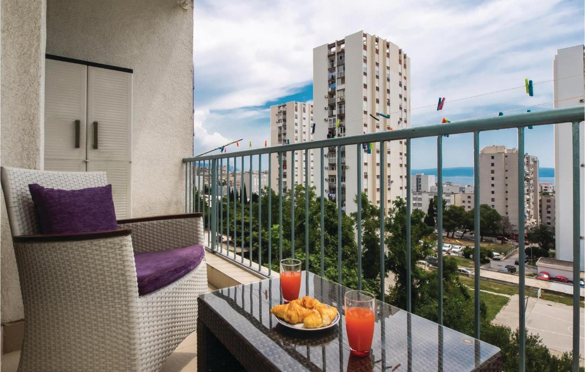 Cozy Apartment In Split With Kitchenette Εξωτερικό φωτογραφία