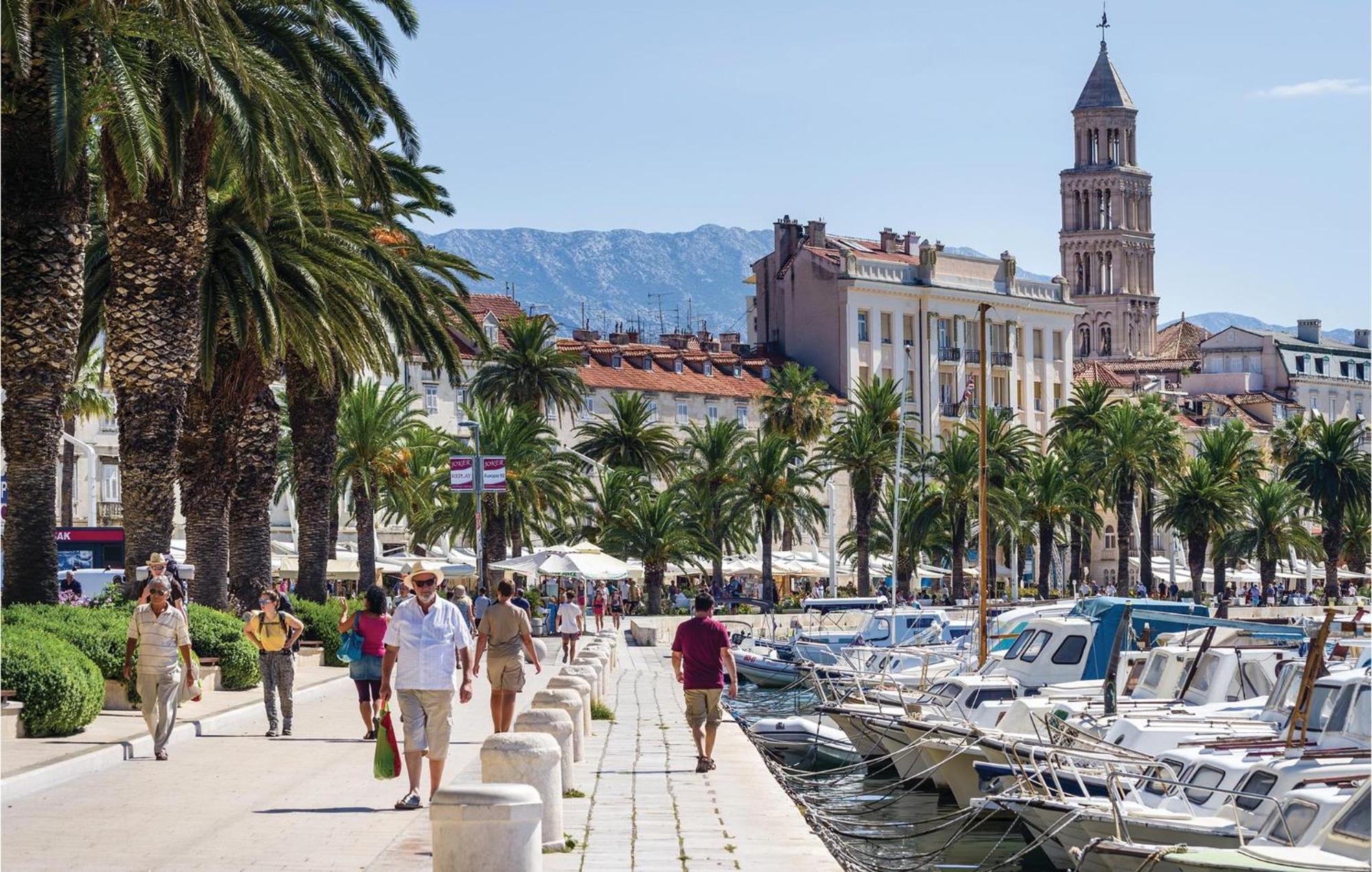 Cozy Apartment In Split With Kitchenette Εξωτερικό φωτογραφία